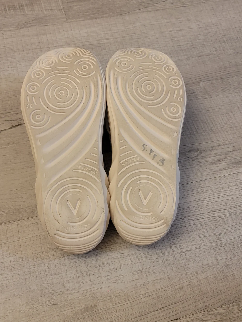Vionic Men’s Cream Foam Comfort Flip Flops